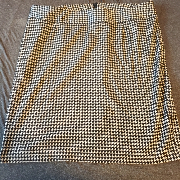 Houndstooth Pencil Skirt - Picture 1 of 3